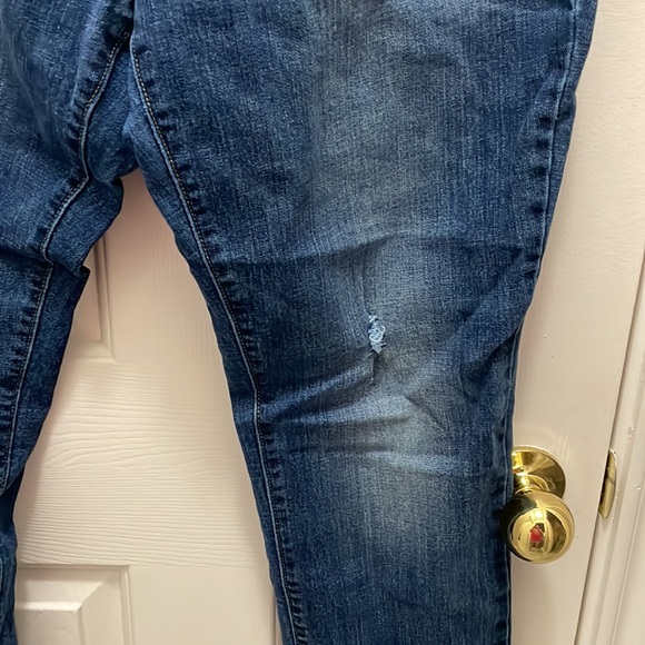 Old Navy Maternity Jeans - Picture 4 of 8